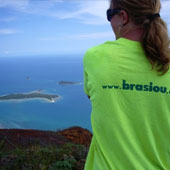 Mulan dans les Îles avec son t-shirt Brasiou